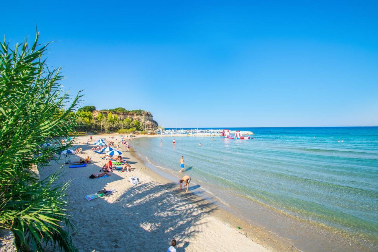 Paradiso Del Mare On The Beach By "Elite" Plános Екстериор снимка